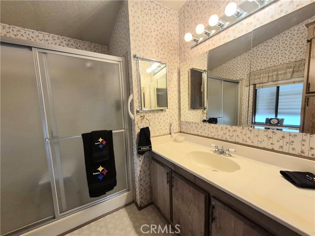 13381 Magnolia Avenue, Corona CA: https://media.crmls.org/medias/e06abda3-58ca-46f1-b519-069f44d65b2d.jpg