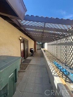 https://media.crmls.org/medias/e06b5760-14c2-4a7c-9820-00fd3b3516d9.jpg?preset=X-Large