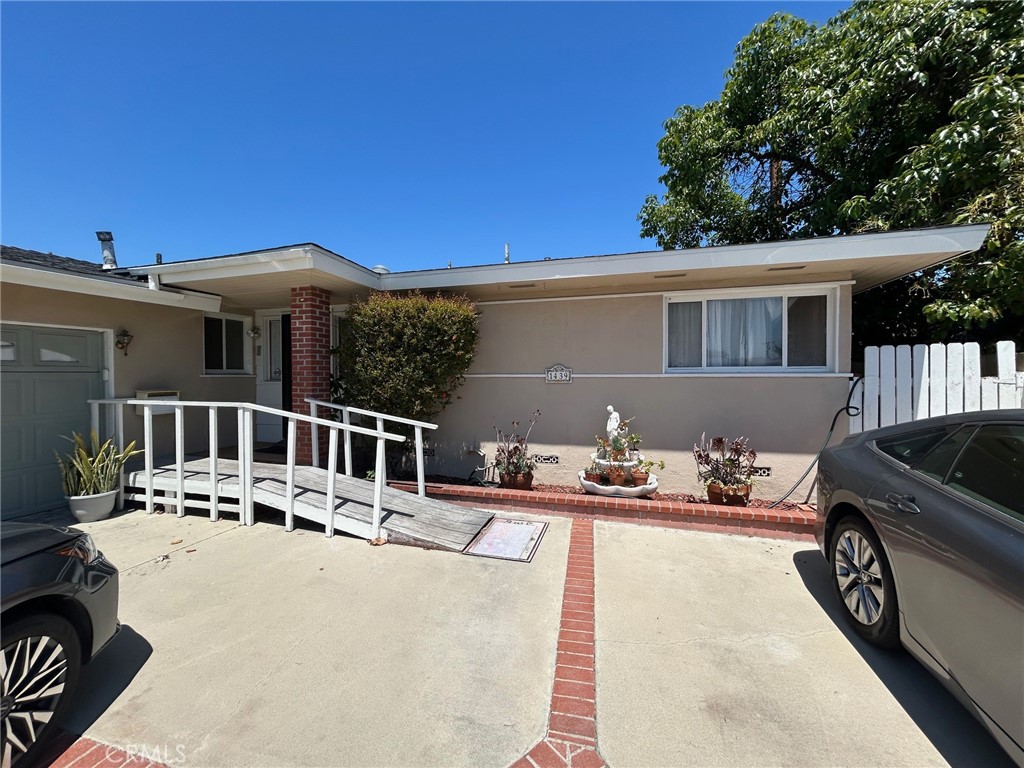 1439 W Kiama