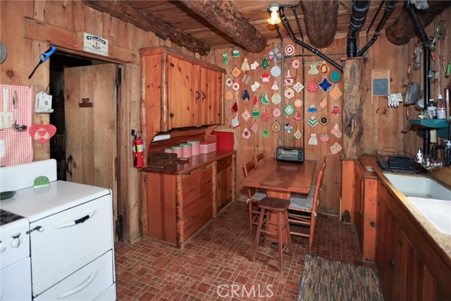 Detail Gallery Image 8 of 47 For 39342 Mohawk Dr, Fawnskin,  CA 92333 - 4 Beds | 2 Baths