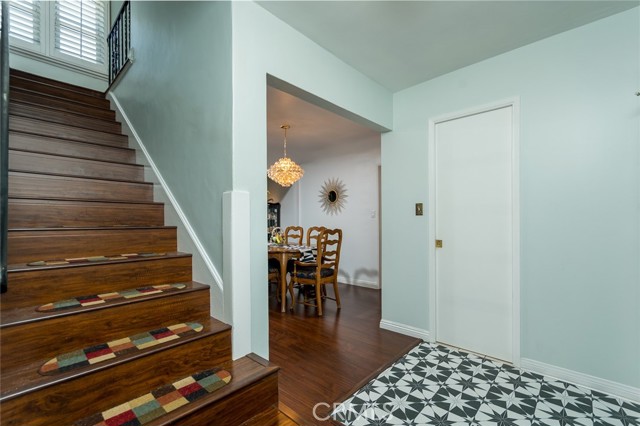 1967 Hilldale Drive, La Canada Flintridge CA: https://media.crmls.org/medias/e06d5b48-8e54-462d-a765-5fa267eb3865.jpg