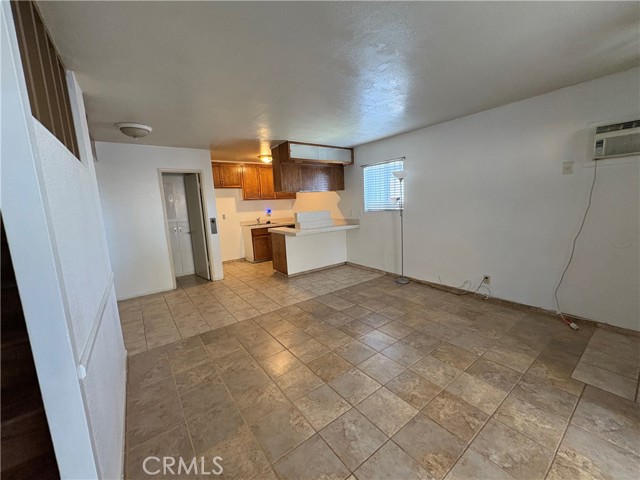 Detail Gallery Image 4 of 17 For 1123 Unit B E La Deney Ct, Ontario,  CA 91764 - 2 Beds | 1/1 Baths
