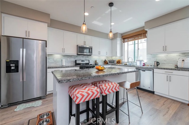 Detail Gallery Image 4 of 25 For 118 Cadence, Irvine,  CA 92618 - 3 Beds | 3/1 Baths