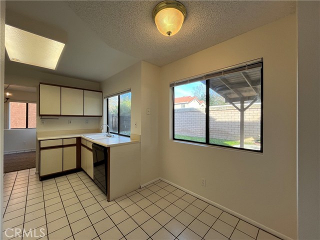 Detail Gallery Image 7 of 22 For 2362 Oak Haven, Simi Valley,  CA 93063 - 4 Beds | 2/1 Baths