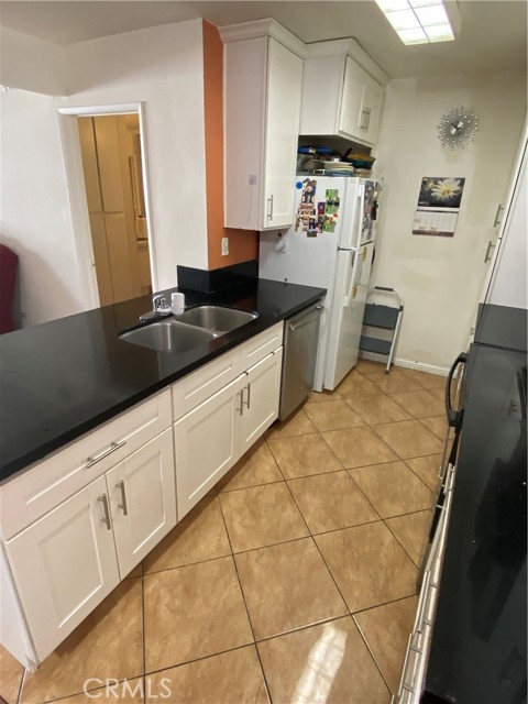 5334 Lindley Avenue, Encino CA: https://media.crmls.org/medias/e06f2f7c-bc1b-43c3-ac5a-e85a21898477.jpg