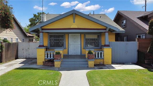 1638 W 51st Street, Los Angeles CA: https://media.crmls.org/medias/e06f58c5-7dbc-4342-8b5c-8ba7b7f08472.jpg
