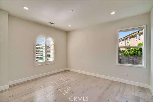 5437 Heritage Oak Drive, Lake Forest CA: https://media.crmls.org/medias/e0706f49-defd-4538-a2d0-d6958df5f1ec.jpg