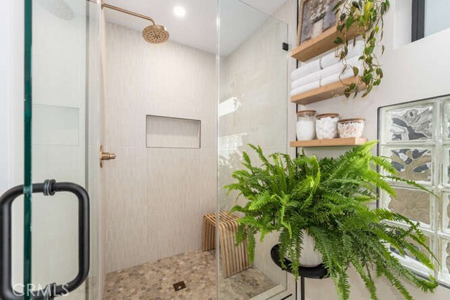 3650 Claremore Avenue, Long Beach CA: https://media.crmls.org/medias/e0722eb9-4121-4fa7-a4ea-a7732a328e16.jpg