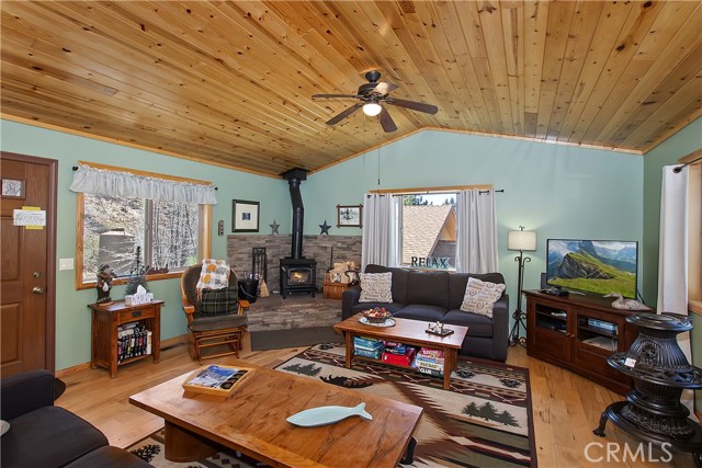 Detail Gallery Image 2 of 26 For 33653 Green Valley Ln, Green Valley Lake,  CA 92341 - 1 Beds | 1 Baths