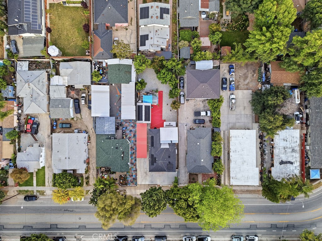 https://media.crmls.org/medias/e0737953-2d6e-477d-bc41-d8d68dc92057.jpg?preset=X-Large