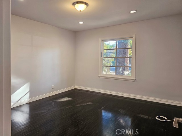 Detail Gallery Image 12 of 15 For 22045 De La Osa, Woodland Hills,  CA 91364 - 2 Beds | 2 Baths