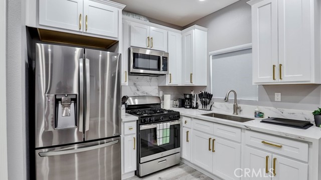 408 S Flower Street, Santa Ana CA: https://media.crmls.org/medias/e074578b-1c89-4e43-b1c0-ac896b47df97.jpg
