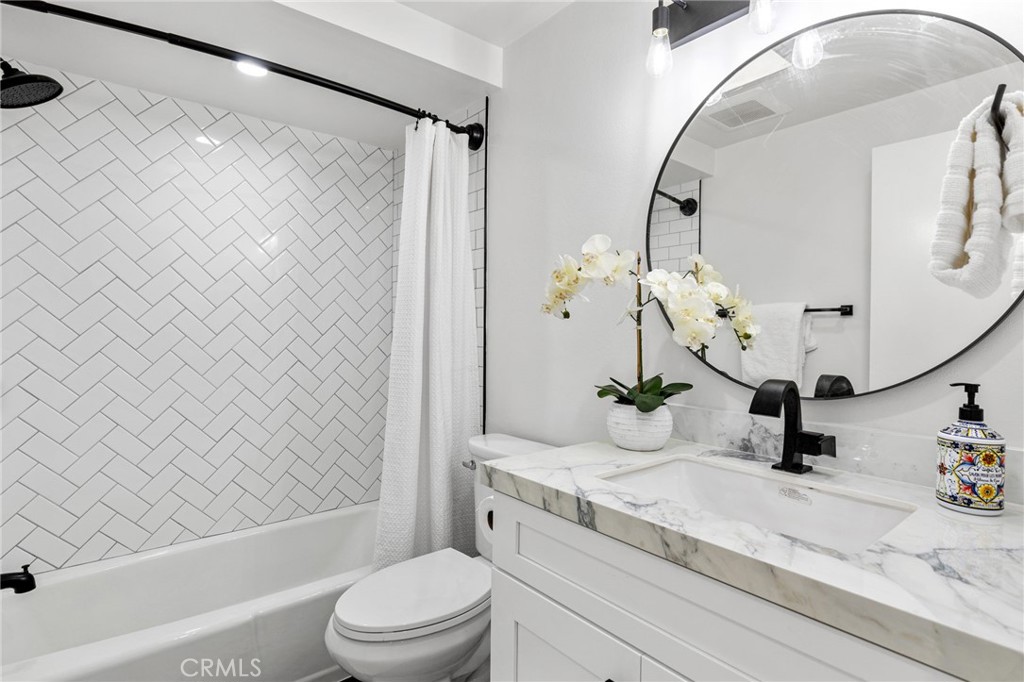 Upstairs hall bath