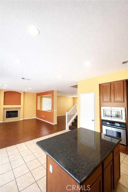 Detail Gallery Image 5 of 19 For 15082 Zircon, Victorville,  CA 92394 - 5 Beds | 3/1 Baths