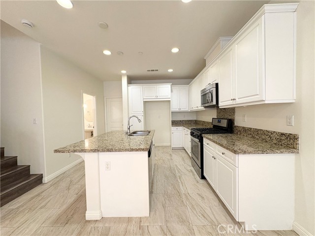 Detail Gallery Image 9 of 32 For 2868 E via Fiano, Ontario,  CA 91764 - 3 Beds | 2/1 Baths