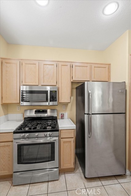 26502 Rock Creek Drive, Valencia CA: https://media.crmls.org/medias/e0766169-6e08-4e84-804e-aa572903098f.jpg