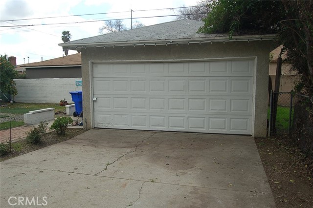817 W 25th Street, San Bernardino CA: https://media.crmls.org/medias/e07694ac-2bcf-41b3-8ffd-5626d4480c05.jpg