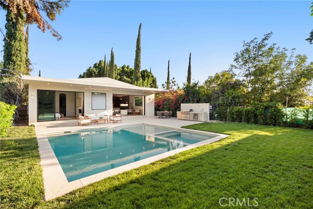 17827 Miranda Street, Encino CA: https://media.crmls.org/medias/e0772533-0ed8-459b-9f4f-edc8cee93509.jpg