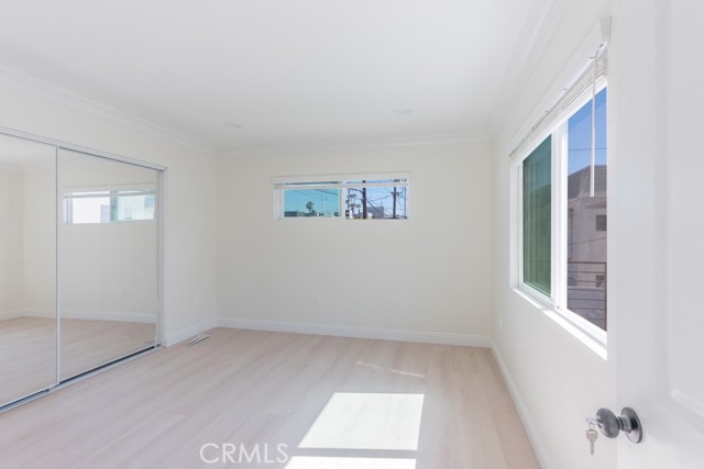 128 S Harper Avenue, Los Angeles CA: https://media.crmls.org/medias/e0774395-0191-4e73-8fa7-35316145f43f.jpg