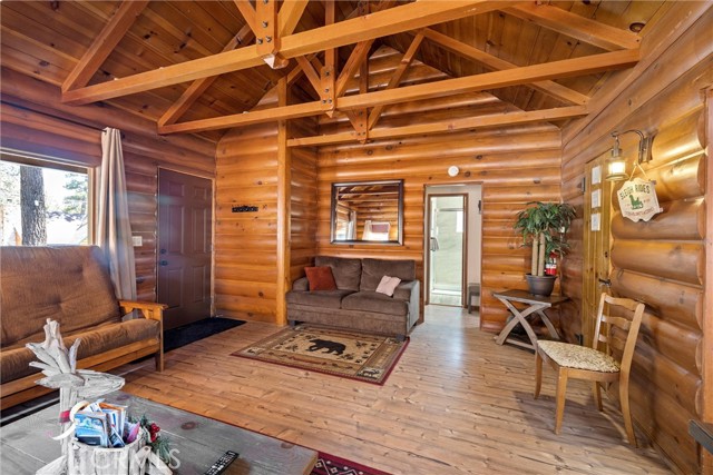 Detail Gallery Image 4 of 29 For 328 E Fairway Bld, Big Bear City,  CA 92314 - 3 Beds | 1 Baths
