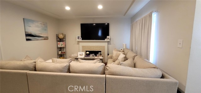 Detail Gallery Image 8 of 13 For 2935 N H St, San Bernardino,  CA 92405 - 4 Beds | 2 Baths