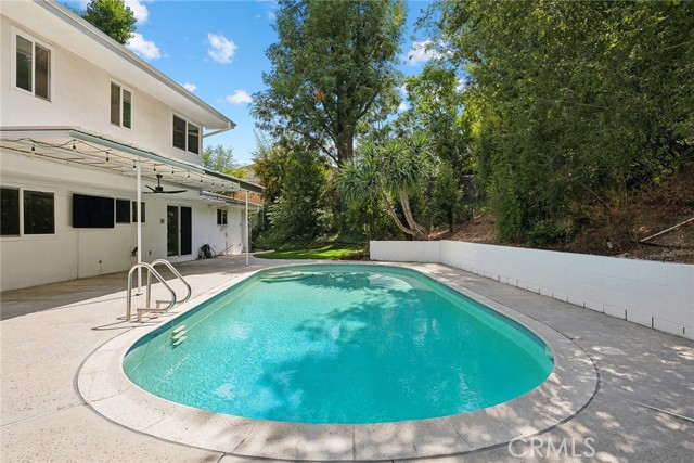 5789 Fairhaven Avenue, Woodland Hills CA: https://media.crmls.org/medias/e078d95f-17d3-4bf0-9dd2-c0e9f926686a.jpg