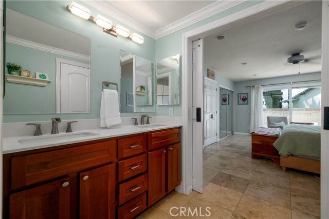 2010 Oakland Hills Drive, Corona CA: https://media.crmls.org/medias/e0790154-62d7-42f0-b92b-03e86c5e0b70.jpg