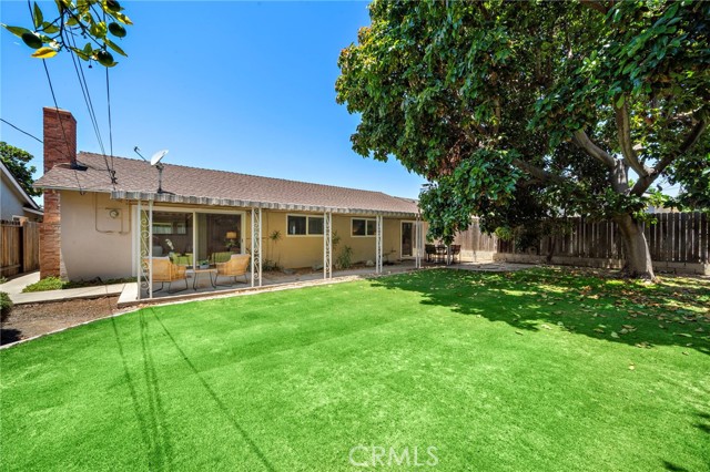 18452 Tamarind Street, Fountain Valley CA: https://media.crmls.org/medias/e079e54a-c2aa-4b26-bce7-ee13e9dde41c.jpg