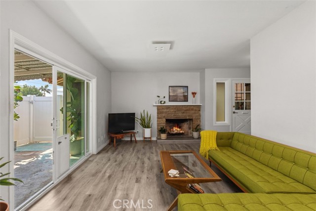 1921 Sherry Lane, Santa Ana CA: https://media.crmls.org/medias/e07a1034-5356-49ba-90a4-68ced9b86a58.jpg