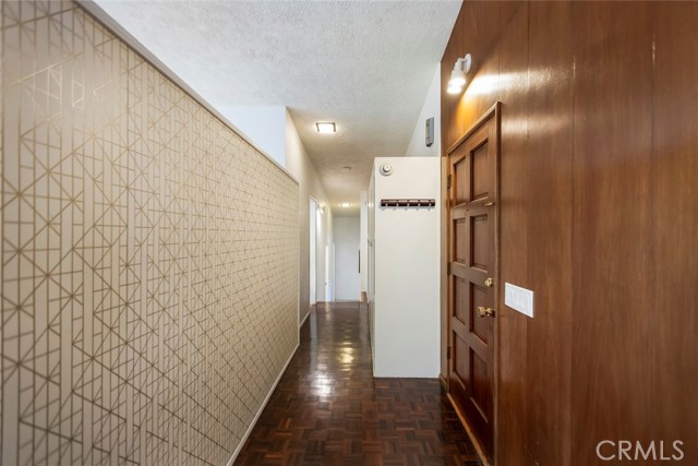 Detail Gallery Image 8 of 54 For 2820 E Chevy Chase Dr, Glendale,  CA 91206 - 2 Beds | 2 Baths