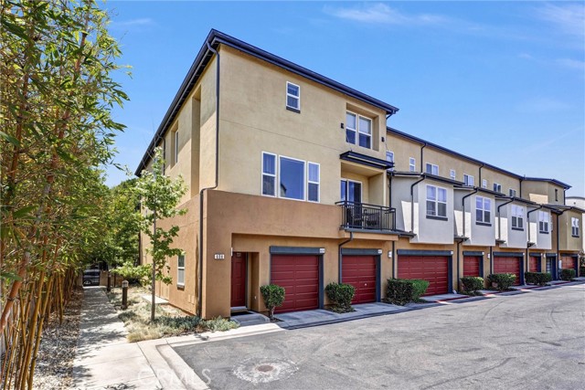 8620 Belford Avenue, Los Angeles CA: https://media.crmls.org/medias/e07aa1b6-7c6c-4110-b83c-d4dbf44f90c2.jpg