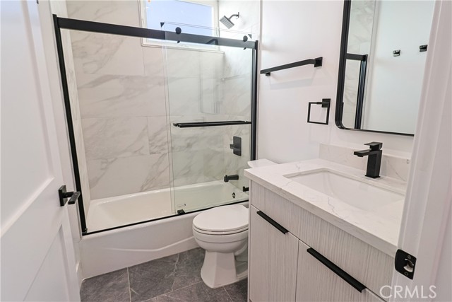 Detail Gallery Image 15 of 22 For 1704 S Redondo Bld, Los Angeles,  CA 90019 - 4 Beds | 4 Baths