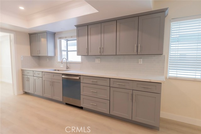 Detail Gallery Image 9 of 35 For 2215 Marshallfield Ln a,  Redondo Beach,  CA 90278 - 3 Beds | 2/1 Baths