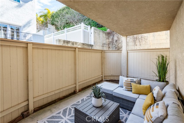 Detail Gallery Image 26 of 28 For 2008 Mathews Ave #C,  Redondo Beach,  CA 90278 - 3 Beds | 2/1 Baths