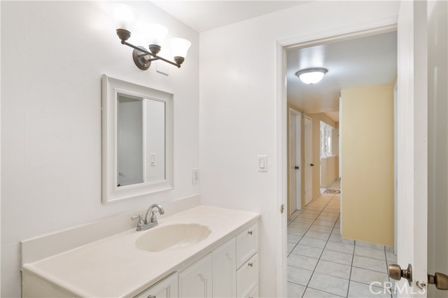 2090 Sycamore Drive, Simi Valley CA: https://media.crmls.org/medias/e07c7a84-3254-43dd-986c-8abf1ebad4eb.jpg