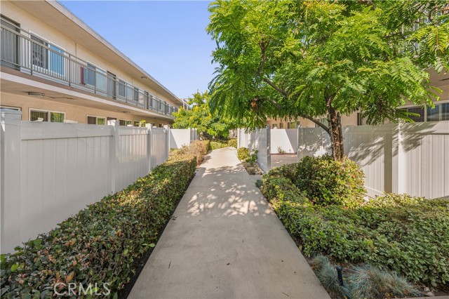 20917 Amie Avenue, Torrance CA: https://media.crmls.org/medias/e07d539d-da77-4411-a37c-a53db9bed0d5.jpg