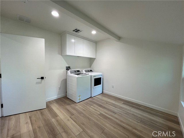 Detail Gallery Image 13 of 33 For 5108 Serrania, Woodland Hills,  CA 91364 - 2 Beds | 3 Baths