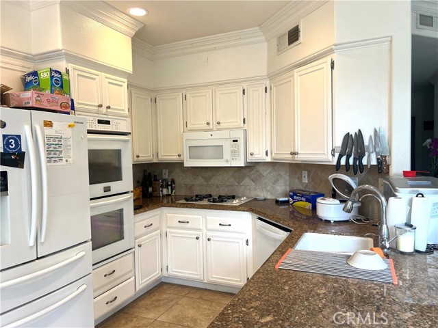 13564 Esprit Avenue, San Diego CA: https://media.crmls.org/medias/e07ea27a-efcf-4775-8339-3943591a3510.jpg