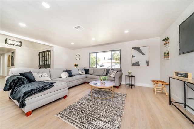 Detail Gallery Image 8 of 58 For 19605 Galway St, Rialto,  CA 92377 - 5 Beds | 3 Baths