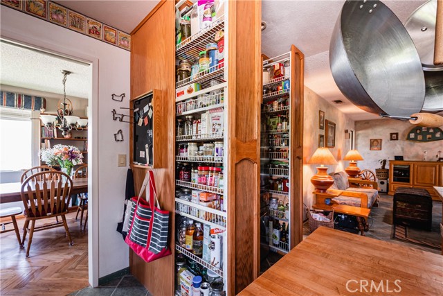 5535 Charlotte Lane, Jurupa Valley CA: https://media.crmls.org/medias/e07faa52-eedd-4d59-8934-43ebe20563ff.jpg