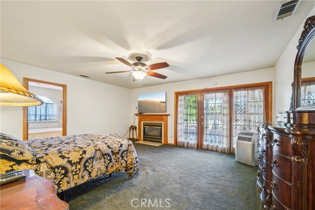 13319 Waco Ln, Apple Valley CA: https://media.crmls.org/medias/e07ffe8a-85a9-4bf6-819a-ca986e7f4c04.jpg