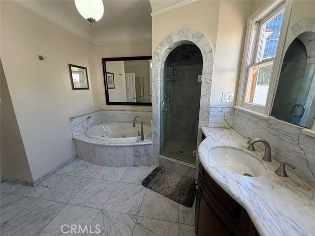 Detail Gallery Image 18 of 26 For 113 N Doheny, Beverly Hills,  CA 90211 - 4 Beds | 2/1 Baths