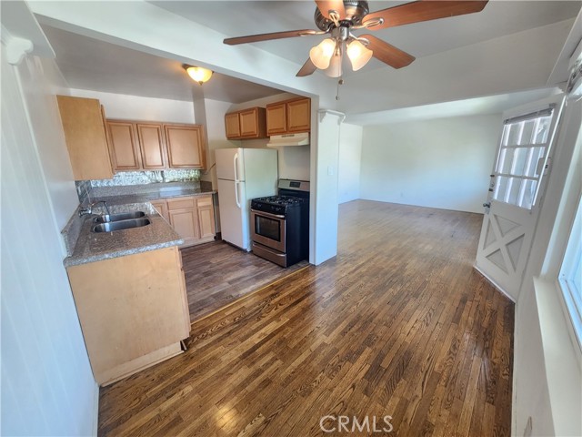 Detail Gallery Image 22 of 28 For 14229 1/2 Moorpark, Sherman Oaks,  CA 91423 - 2 Beds | 1 Baths