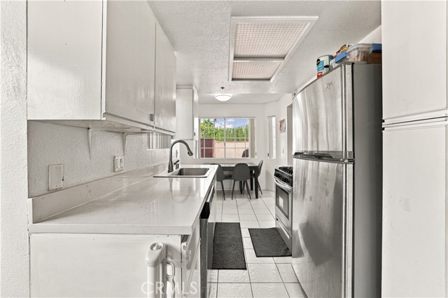147 West Acacia, 160 photo 16
