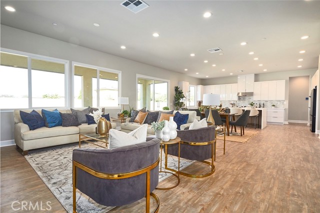 Detail Gallery Image 10 of 34 For 19372 Earth Summit, Apple Valley,  CA 92308 - 6 Beds | 4/1 Baths