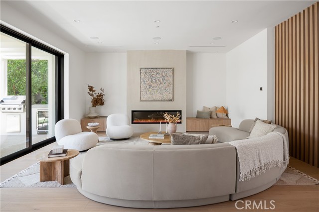 12335 Otsego Street, Valley Village CA: https://media.crmls.org/medias/e082957f-05f4-4a5f-8a16-d6323424c243.jpg