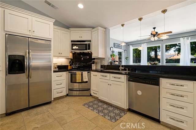 Detail Gallery Image 14 of 58 For 13 Avante, Chico,  CA 95973 - 3 Beds | 2 Baths