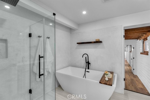 Detail Gallery Image 20 of 31 For 2500 Pine Ave, Manhattan Beach,  CA 90266 - 3 Beds | 2 Baths