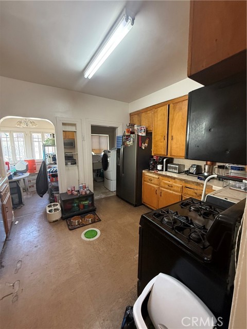 2136 S Victoria, Los Angeles CA: https://media.crmls.org/medias/e083f6cc-e0ee-41c7-9458-79a033a2f1d7.jpg