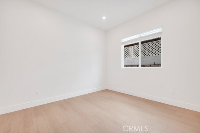 Detail Gallery Image 13 of 22 For 16514 San Fernando Mission Blvd, Granada Hills,  CA 91344 - 3 Beds | 2/1 Baths